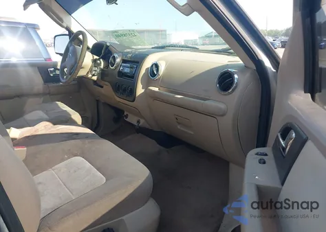 2005 Ford Expedition Xlt z USA, uszkodzony, nr VIN 1FMPU15575LA26271